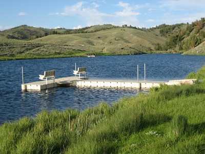 Floating dock installation at a Colorado fishing club